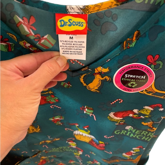 The grinch scrub top medium - Picture 7 of 9